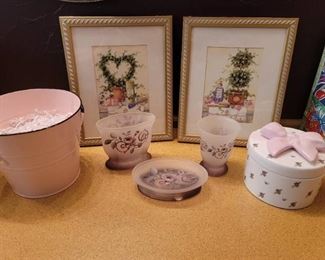 Bathroom Set and 2 Pictures