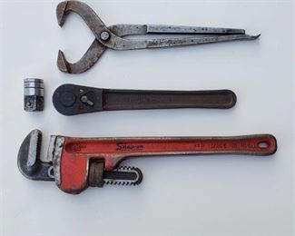 Snap on 14 in. Pipe wrench, 1/2 in. Drive Ratchet, Dust Cap Removal Pliers and 1/2" To 3/4" Drive Socket Adapter Reducer