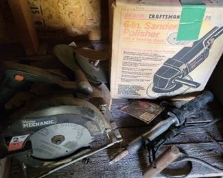 Master Mechanic Circular Saw, Craftsman 6in Sander and Polisher and other contents of shelf