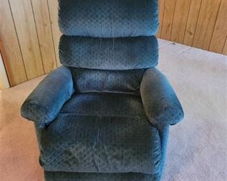 LA~Z~Boy Recliner matches reclining couch in lot 646. Located in walk out Basement.