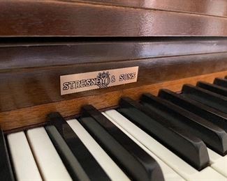 Stresney & sons piano 