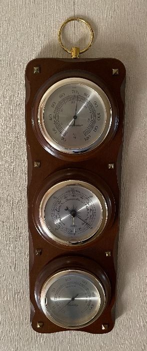 Wall mounted weather station 