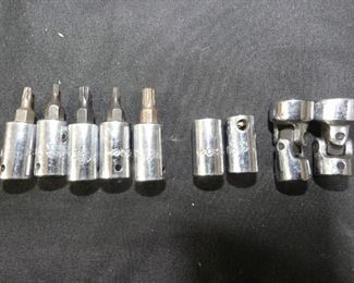 9 Pc. 1/4" Drive Mac Tool Torx Drivers & Swivel
5 Torx Drivers 1/4 Drive
- T8 o2
- T15 o4
- T25 o4
- T10 o4
- T27 n3
2 Swivel Sockets 1/4 Drive
- 7/16, MU142R v1
- 1\2, MU166 n2
2 1/4 Drive Sockets
- T27 o4
- T20