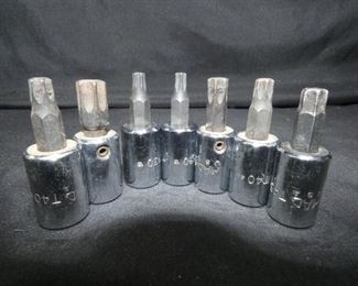 7 Piece Mac Tool Torx Drivers Set 1/2" Drive
Torx Sockets
- T45 u4
- T30 t3
- T40 4a
- T50 v2
- T55 o4
- T30 t3
- T40 4a