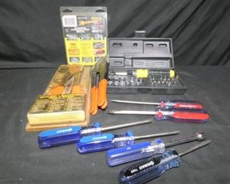 Screwdriver, Rivet Tools, Rivets, Bits and Socket
-2 Rivet Guns
-Unused 120 Count Pack Assorted Rivets
-2 Flat Head Kobalt Screwdriver 3/16" and 1/4"
-2 Phillips Head Screwdriver #1 x 3" #2 x 4"
-Kobalt TX20 Star Driver
-3/8" Kobalt Hex Socket Driver