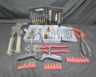 Drill Bits, Extension Rivet Gun, Needle Nose ++
- PowerFast Rivet Gun
- Drill Bits & Extension
- Household Tool Kit
- 2 Pair Needle Nose Pliers
- Cutters
- 2 Threaders
- Misc Drill Bits