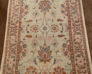 104. Hand Knotted Wool Rug (4' x 6')