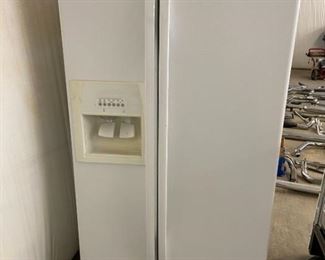 004 Whirlpool refrigerator