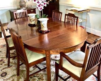 Very nice dining room table and chairs