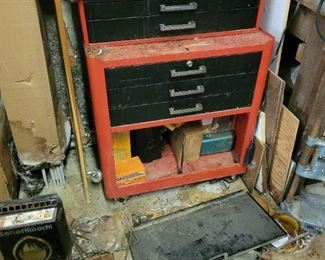 So many tools and 2 chest.