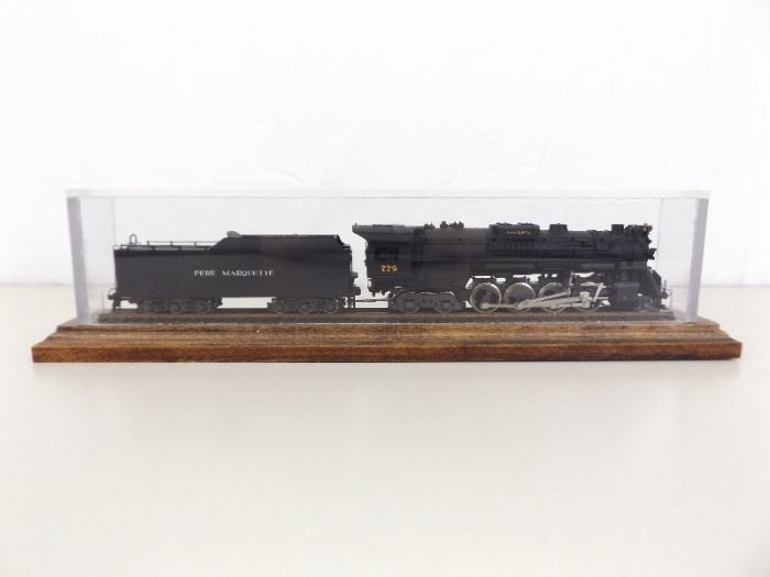 Rivarossi HO 2-8-4 Powered Engine and Coal Car in Custom Case
