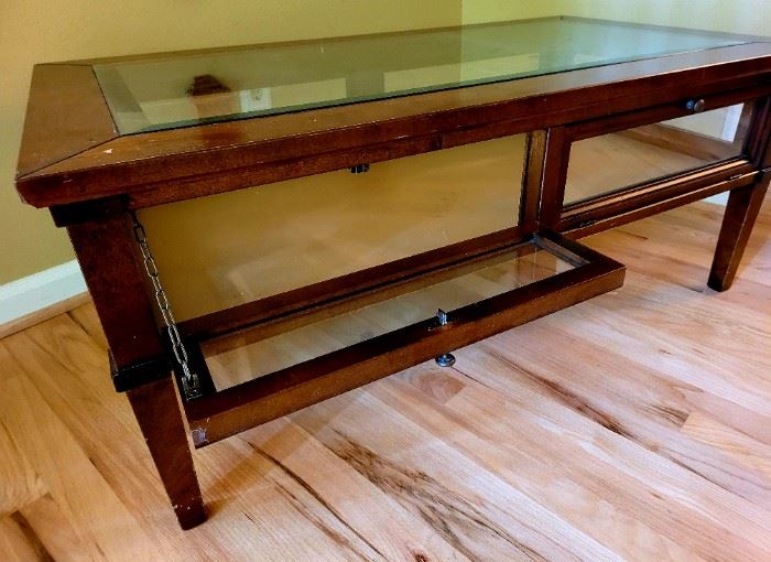"The Galleria" Cocktail Table & Display Case. $139. #3