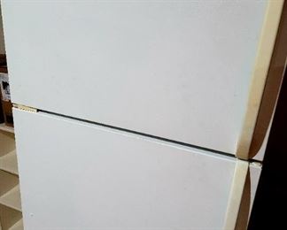 Frigidaire top freezer refrigerator #17