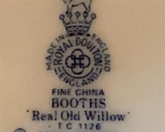 Royal Doulton - Real Old Willow porcelain trinket box