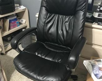 Black vinyl leather office chair - like new!