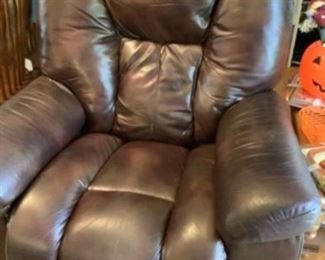 La-Z-Boy  brown leather recliners (2)