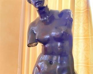 Venus de Milo solid bronze 6 feet 9 inches tall
excellent condition has been inside 
made in Italy with signature foundry