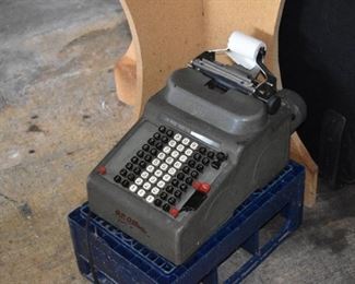 Antique adding machine - working condition