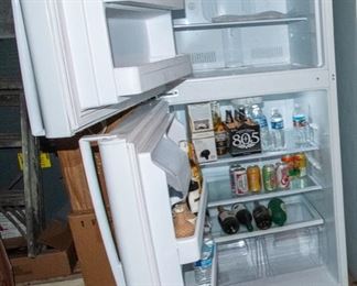 2017 GE Refrigerator - 18cu ft