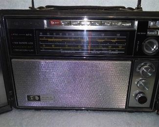 Vintage GE AM/FM/Shortwave World Monitor (WORKS)