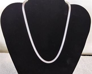 13" Serpentine Necklace