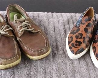 Men's Shoes Size 10 Brown Chaps/ Women's Shoes Size 7.5 Multi Coach & Large Golf Ball Umbrella