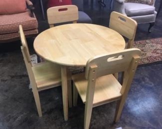 Kids table & chairs 