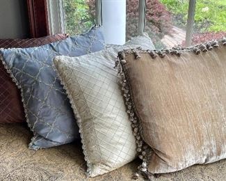 Many decorative pillows at this sale!  Make an appointment to shop today.  Sign-up in the details and description section.