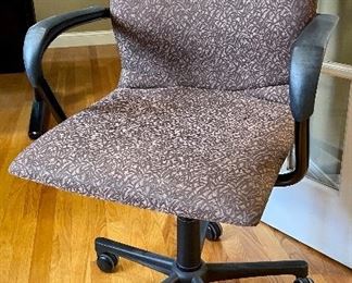 Item 207:  Fabric Office Chair: $28