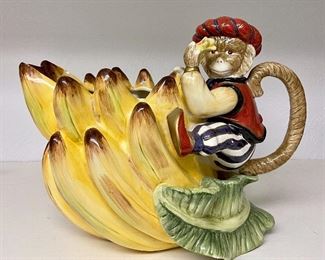 Item 341:  Monkey with Bananas - you can place your bananas in it! (this item has a few flecks here and there but was too cute not to list!:  $16