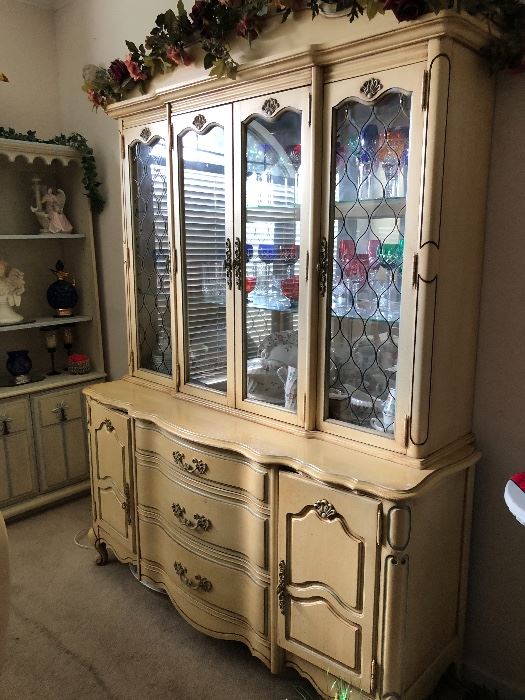 broyhill china cabinet