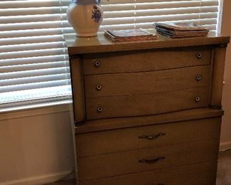 THIS 1950'S CHEST OF DRAWERS HAS A MATCHING CEDAR CHEST