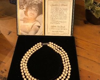 Franklin Mint Jackie O pearls