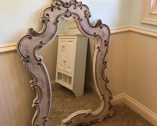 Pretty scroll mirror