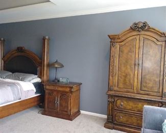 Gorgeous King size bed w/leather inset, matching armoire, nightstands & chest/credenza