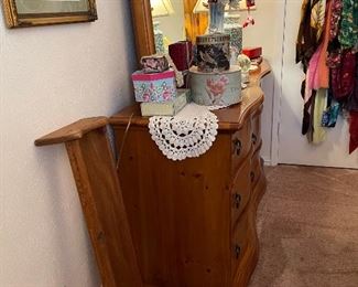 Side view of dressing table, wall hanging quilt holder