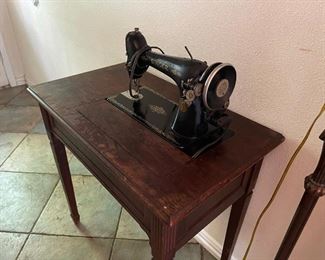 Antique Singer Sewing machine dated 1926