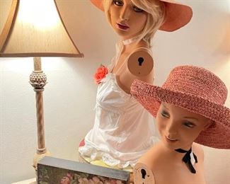 Vintage mannequins, Vintage hats