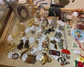 Wonderful vintage cat and Christmas jewelry