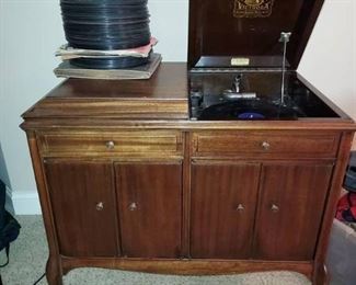 Antique VV215 Victor Victrola with Collection of 78 Records