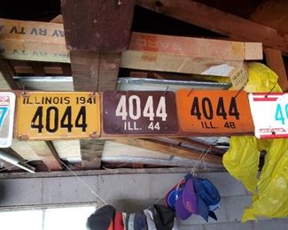 Lots of IL license plates and hats