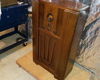 antique Philco console radio, tubes