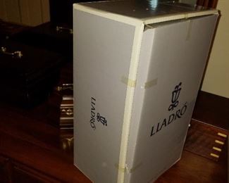 Lladro 05960, "Policia Americano On Patrol", new, still original sealed in box