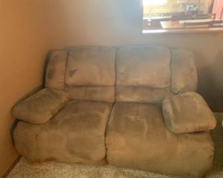 Overstaffed reclining loveseat