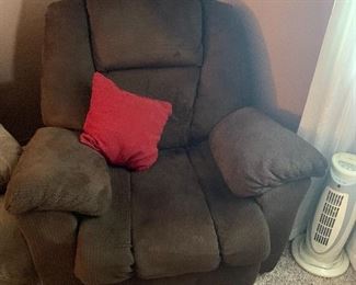 Overstaffed electric recliner