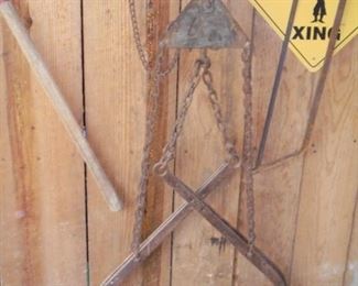 Antique large hay tongs w/pully