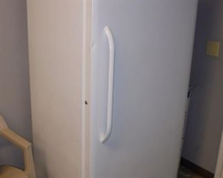6' white Frigidaire freezer