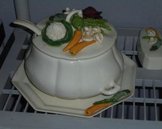 Mid century vegetable tureen w/lid ladle & tray  