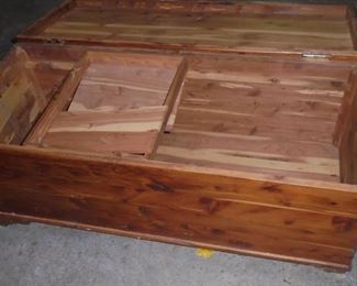 Cedar chest w/tray