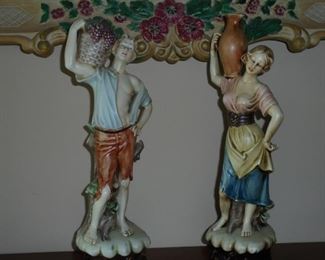 Pair figurines